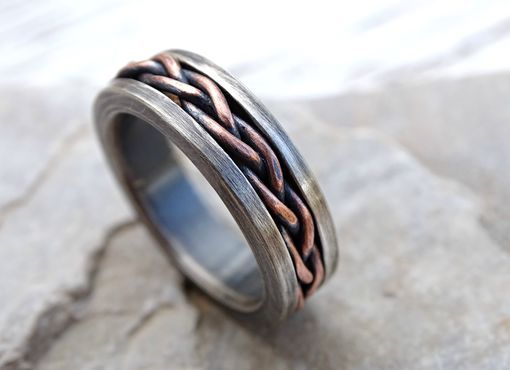 Men’s Wedding Bands: Honoring Commitment with Style post thumbnail image